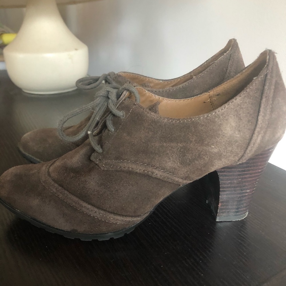Sonoma Heeled Suede Oxford Pump